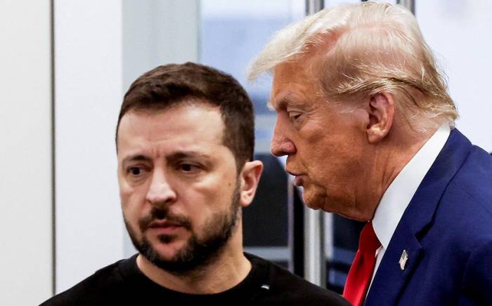 СМИ: Трамп дал Зеленскому свой телефонный номер, чтобы тот звонил напрямую
