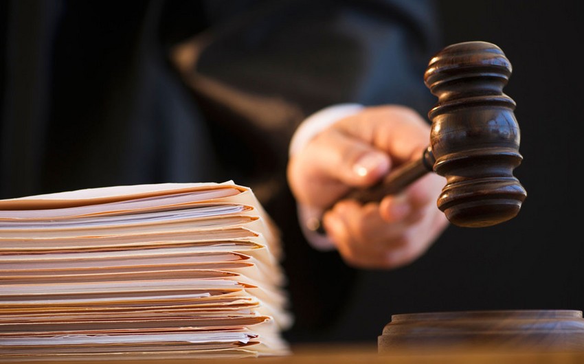 Суд в Турции приговорил бросившую дочь в аэропорту россиянку к 15 годам
