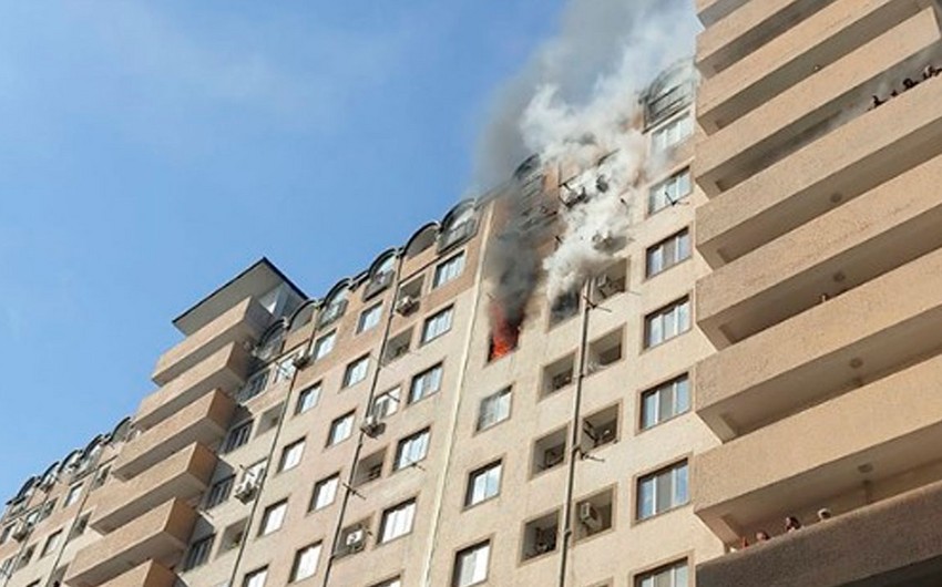 В жилом комплексе "Кристал Абшерон - 1" в Хырдалане начался пожар
