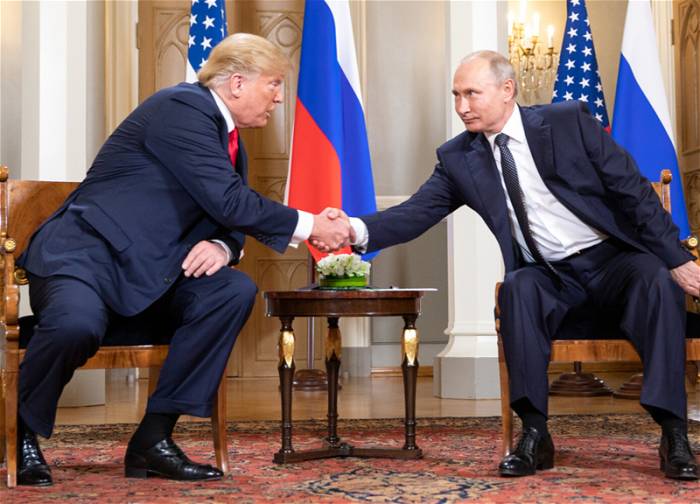 Трамп анонсировал переговоры с Путиным
