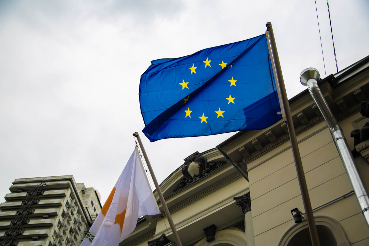 Frankfurter Rundschau: EC выплатил России миллиарды, пытаясь ее разорить