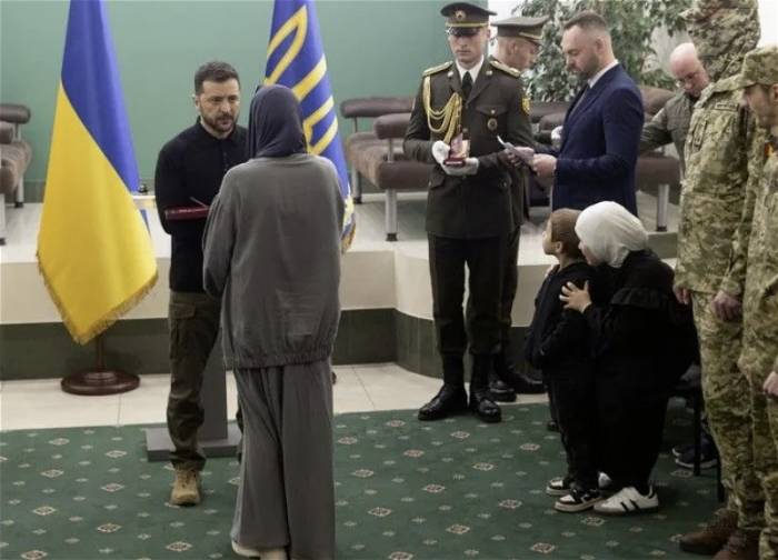 Зеленский принял участие в ифтаре с воинами и наградил героев Украины
