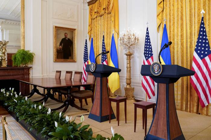 В Чехии назвали сигналом для Европы приостановку США военной помощи Украине
