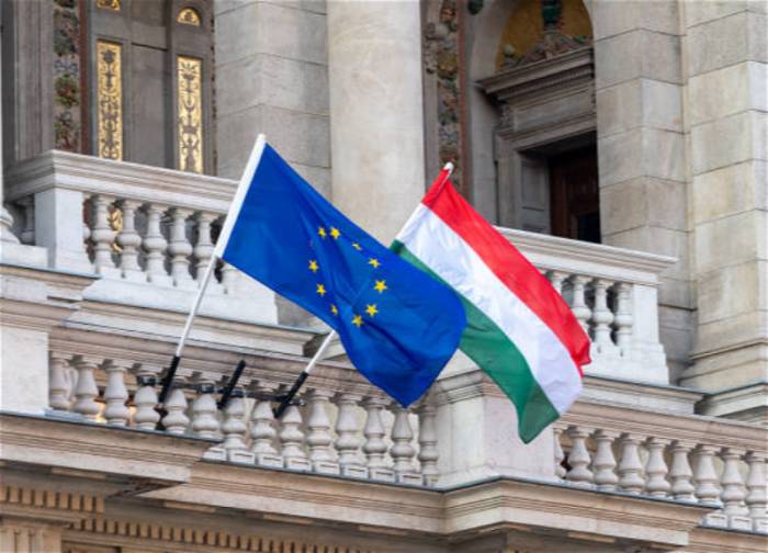 Венгрию предложили лишить права голоса в ЕС
