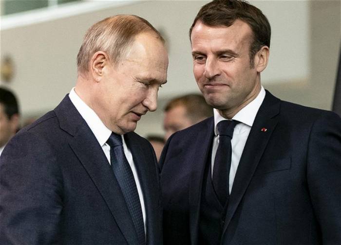 Песков сообщил, что Макрон пока не делал реальных шагов для общения с Путиным
