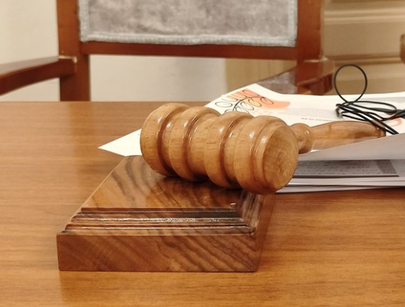 Доклад омбудсмена: Суды редко применяют меры пресечения, альтернативные аресту