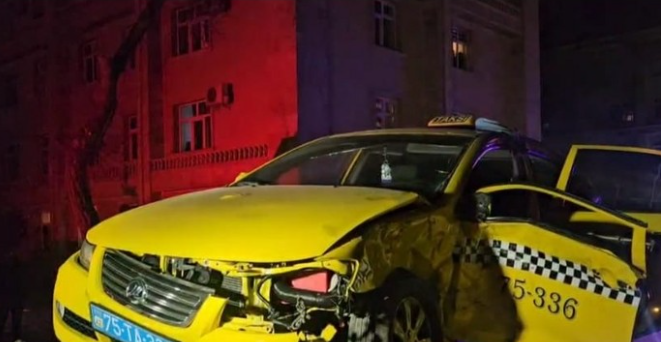 В Нахчыване в тяжелом ДТП с такси скончался один человек, еще один получил травмы