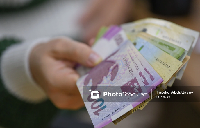 Сколько потратило население Азербайджана в первые два месяца 2025 года?
