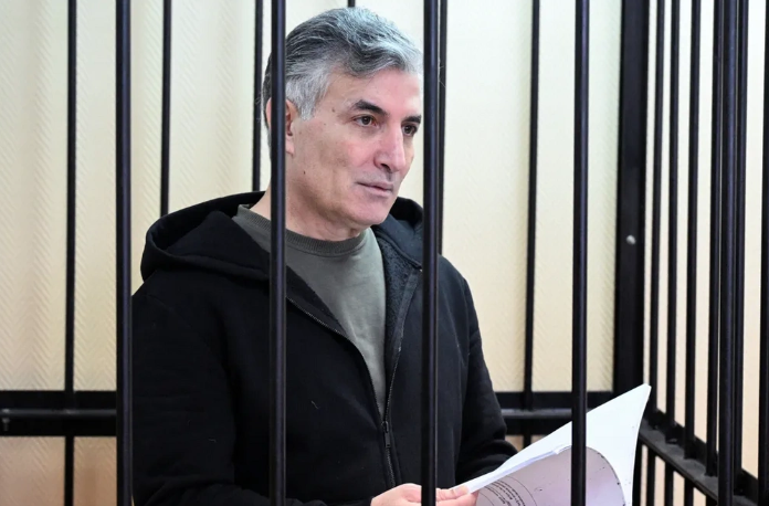 Экс-адвокат Эльман Пашаев поругался в суде с конвоиром