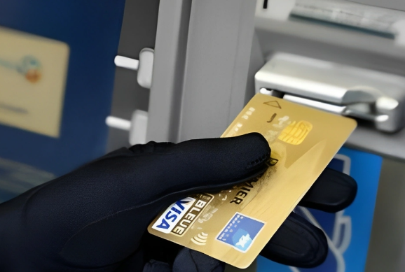 Новый вид мошенничества: сдай банковскую карту в аренду и заработай 5 000 манатов