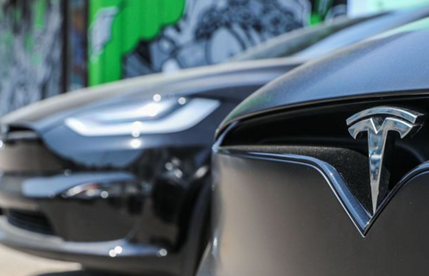 В США нападения на Tesla приравняют к терроризму