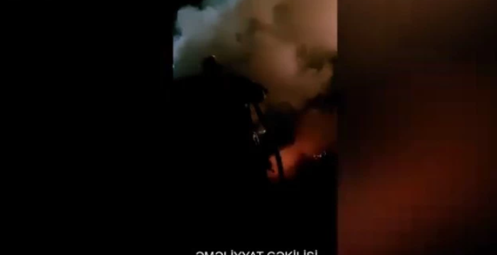В Баку во дворе жилого дома загорелся автомобиль