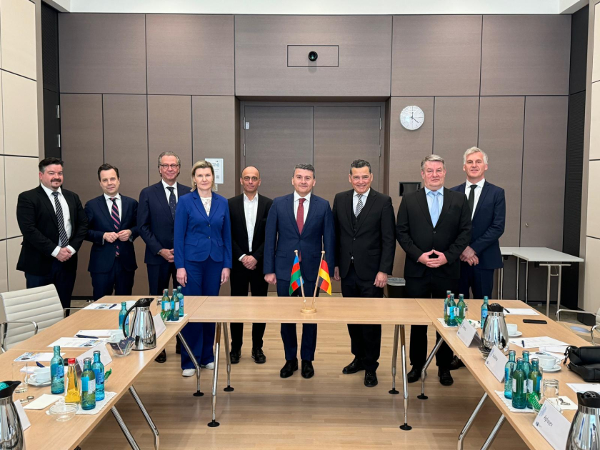 Перед парламентом Гессена поднят флаг Азербайджана