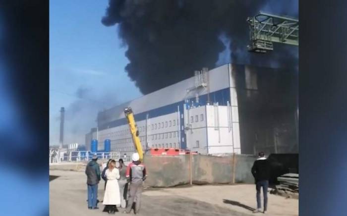 Три человека пострадали при пожаре на судоремонтном заводе в Карелии
