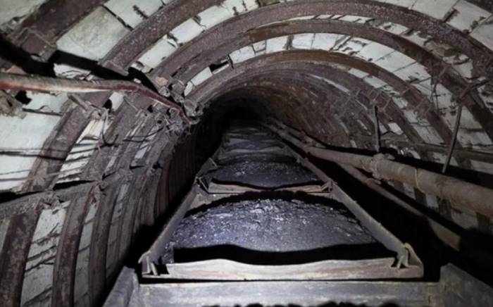 На шахте в Ростовской области произошел обвал породы, под завалами остались люди
