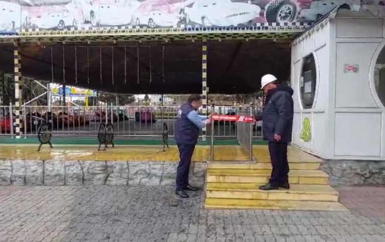 В Гяндже приостановлена работа 20 аттракционов