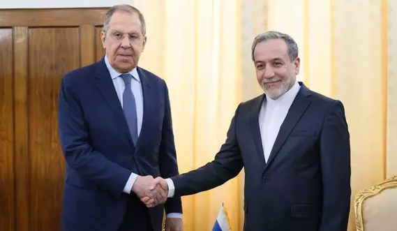 Глава МИД Ирана Аракчи обсудил с Сергеем Лавровым ход переговоров с США