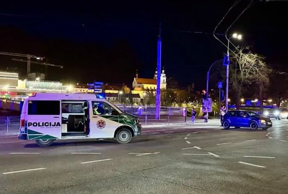 Автомобиль посольства Азербайджана стал причиной ДТП в центре Вильнюса