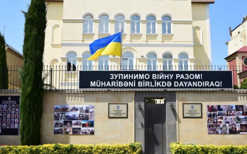 Посольство Украины в Азербайджане приспустило свои флаги