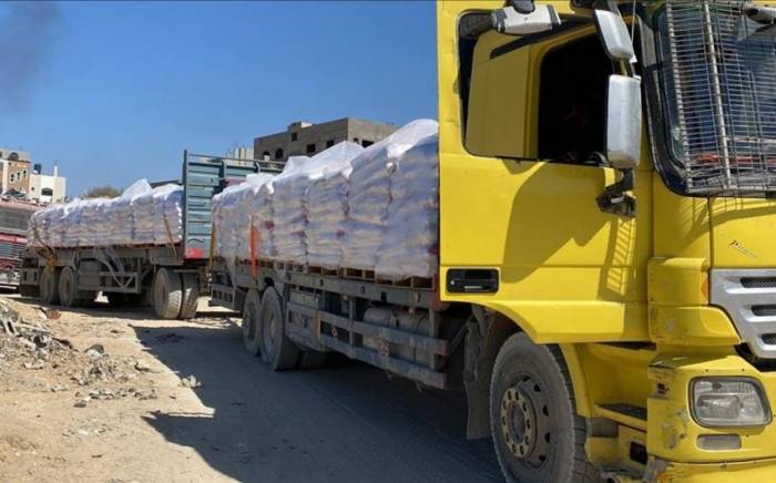 Израиль: в Газу поступили первые пять грузовиков с гуманитарной помощью
