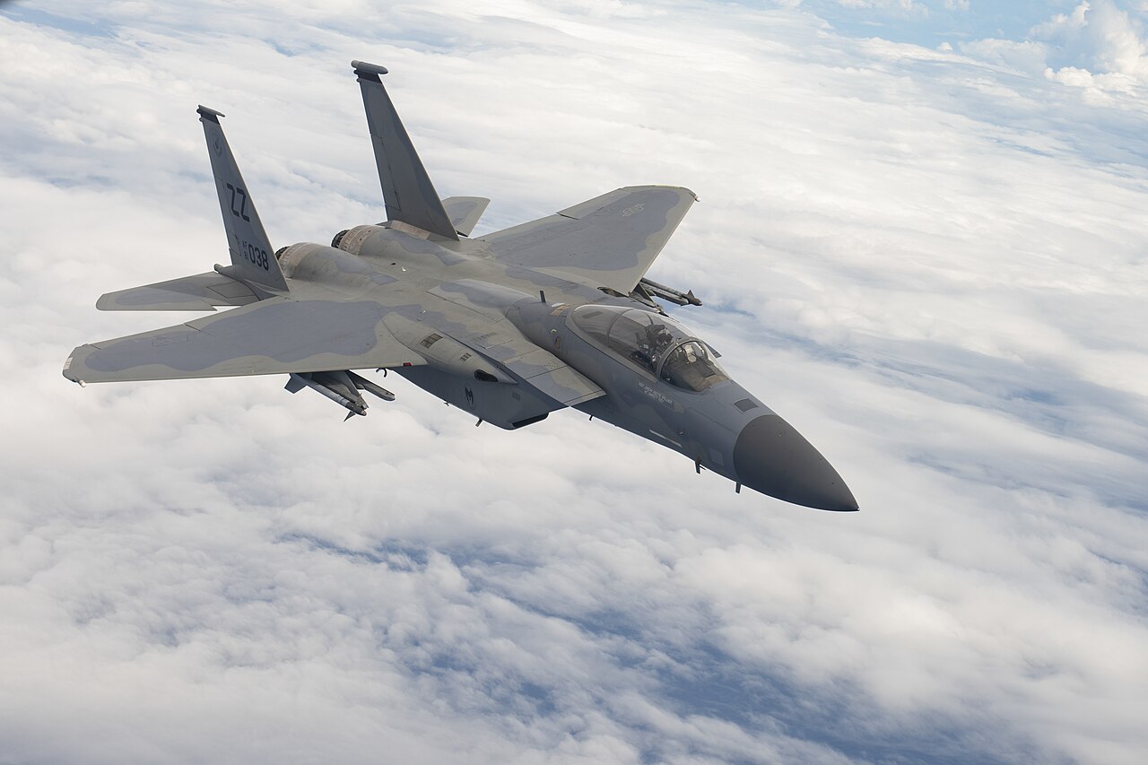 США перебросили на базу в Индийском океане группу истребителей F-15