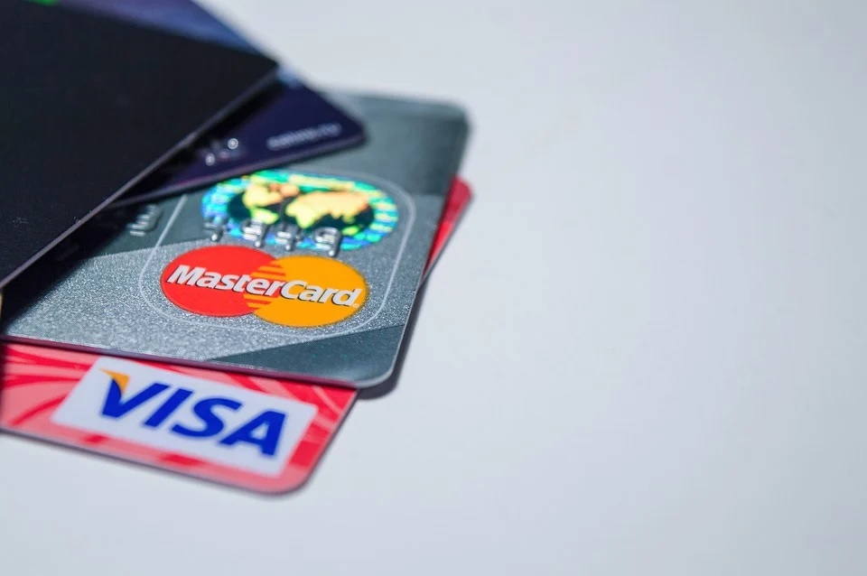 Еврокомиссия начала проверку Visa и Mastercard на предмет завышенных тарифов