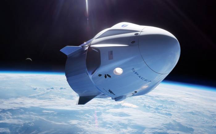 Корабль Crew Dragon с коммерческим экипажем стартовал к МКС
