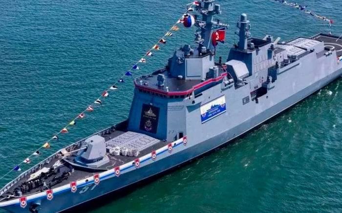 Северная Корея успешно спустила на воду военный корабль после предыдущей неудачной попытки
