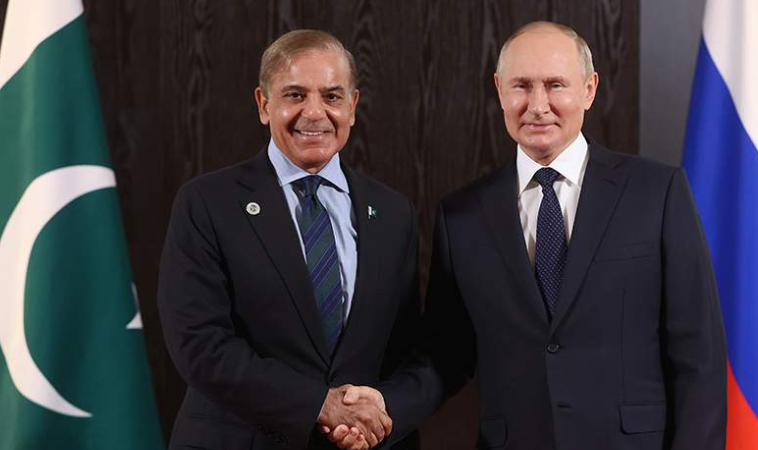 Премьер-министр Пакистана попросил Путина о помощи