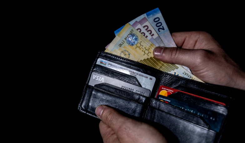 Среднемесячная зарплата в Азербайджане выросла более чем на 9%