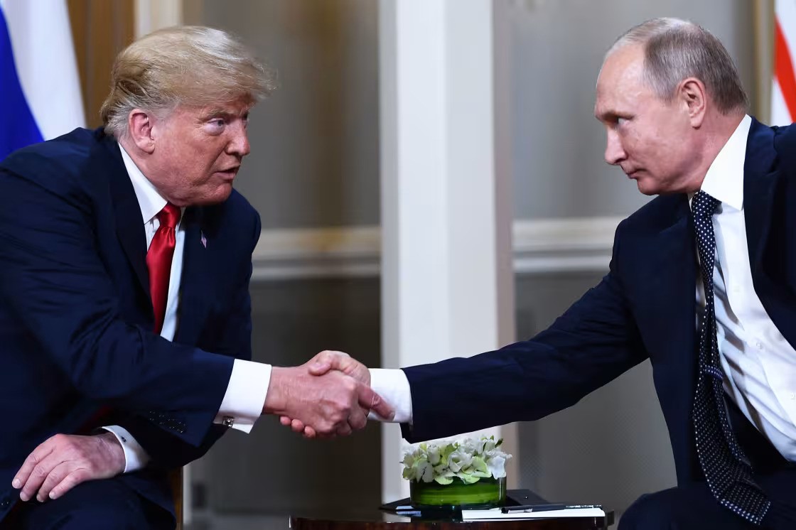 Юрий Ушаков: Конкретных договоренностей о встрече Путина и Трампа пока нет
