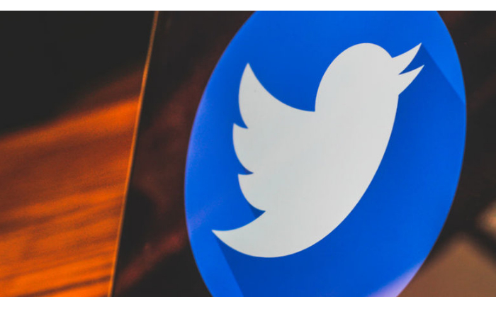 В США взорвали символизирующую Twitter птицу