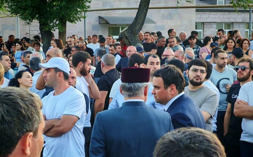 Армяне выйдут на улицы Иревана в поддержку арестованного Карапетяна