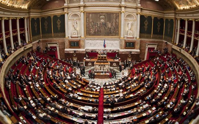 Парламент Франции принял закон о выборе мэров

