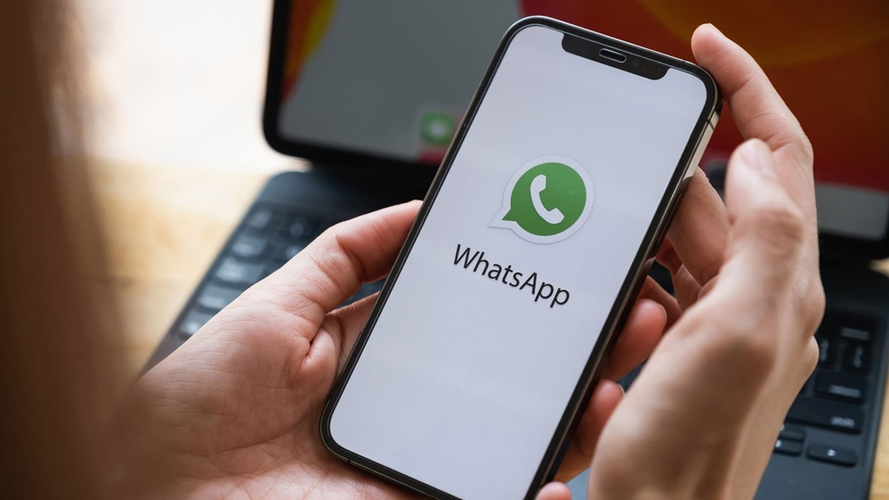 WhatsApp научится генерировать сводки пропущенных сообщений из нескольких чатов одновременно