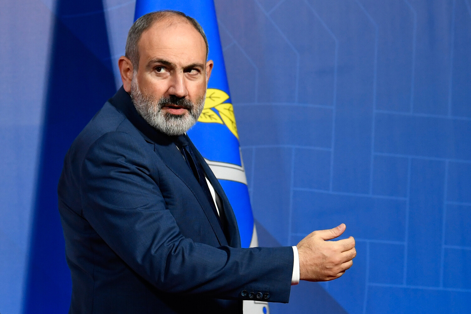 Пашинян пригласил президента Ирана в Армению