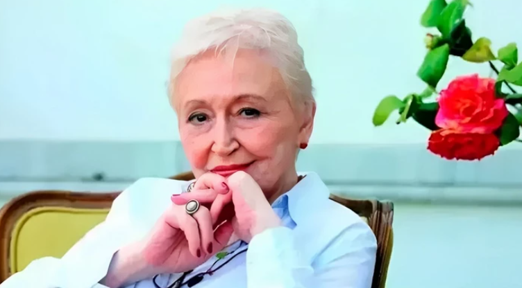 В Турции скончалась писательница азербайджанского происхождения Пынар Кюр