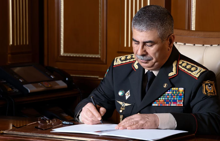 Министр обороны Азербайджана выразил соболезнования турецкой стороне