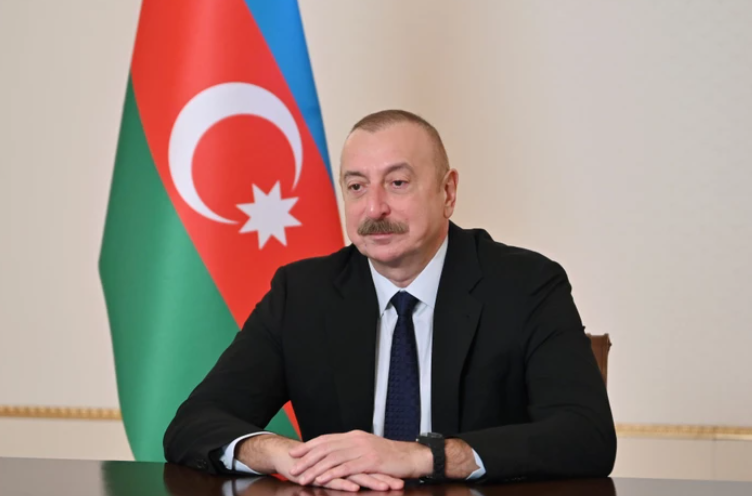 Президент Ильхам Алиев поздравил мальдивского коллегу