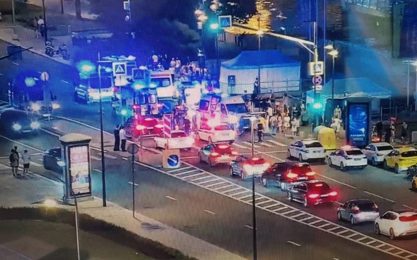 В Москве автомобиль наехал на толпу пешеходов, среди пострадавших дети