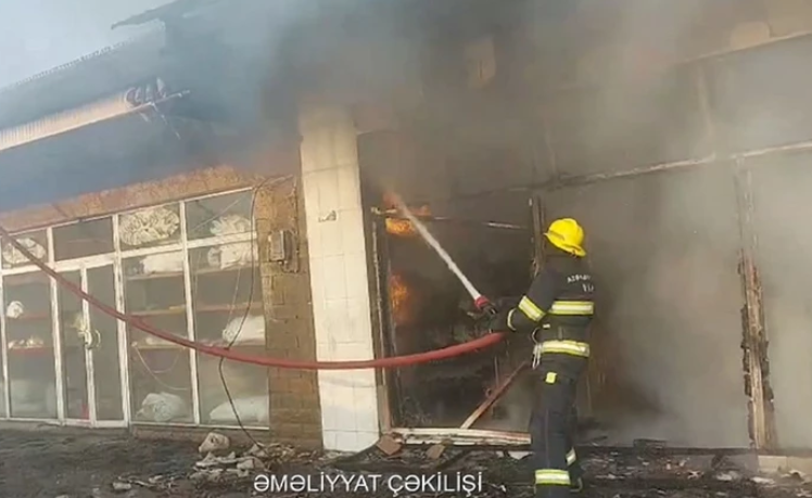 В Сабирабаде загорелся центральный рынок