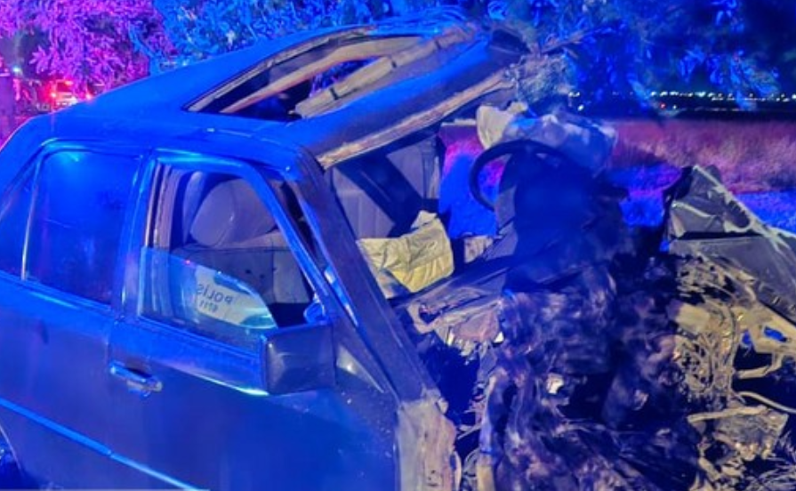 В Нахчыване в результате тяжелой аварии автомобиль разломился на части, погибли два человека
