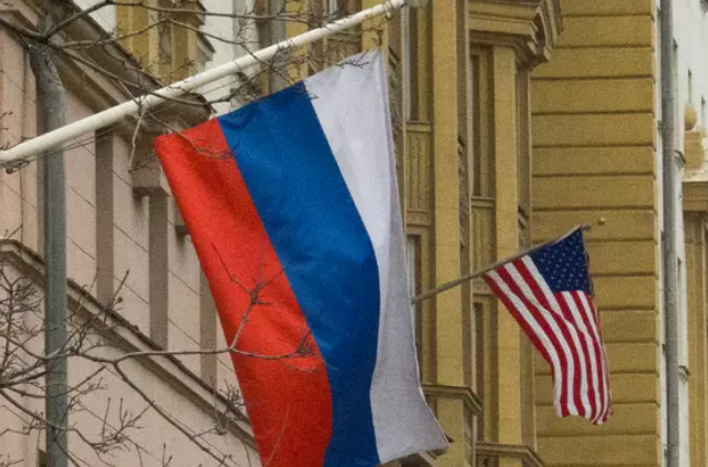 МИД РФ призывает США к восстановлению работы консульских учреждений