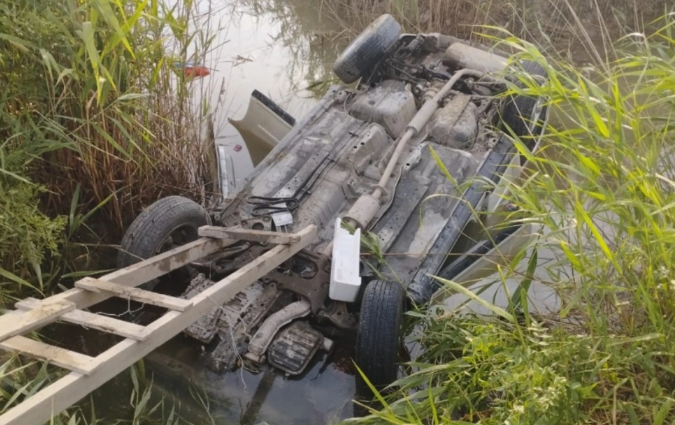 В Гёйчае автомобиль упал в водоканал: четырехлетний ребенок чудом выжил