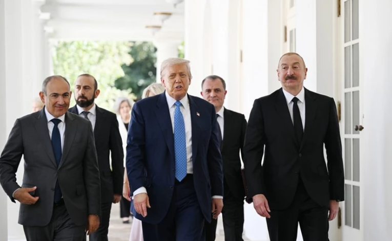 Дональд Трамп опубликовал видео со встречи с Ильхамом Алиевым и Николом Пашиняном в Вашингтоне