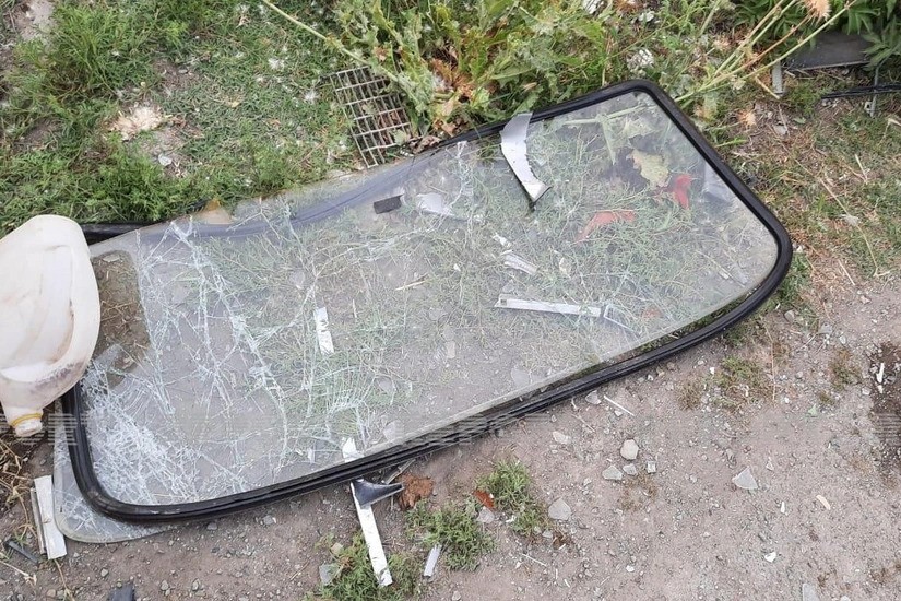В Сальяне при падении автомобиля в канал один человек погиб, пятеро пострадали
