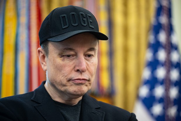 Акционеры Tesla засудят Илона Маска из-за роботакси