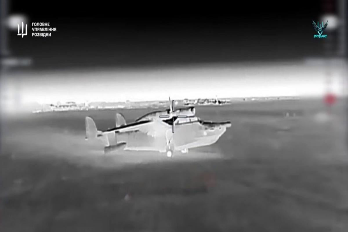 Украинские дроны впервые поразили самолёт и вертолёт российской армии в Крыму - ВИДЕО
