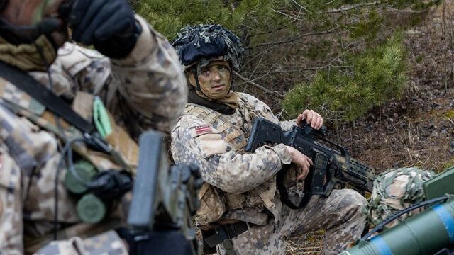 Масштабные учения с участием военнослужащих НАТО начались в Латвии
