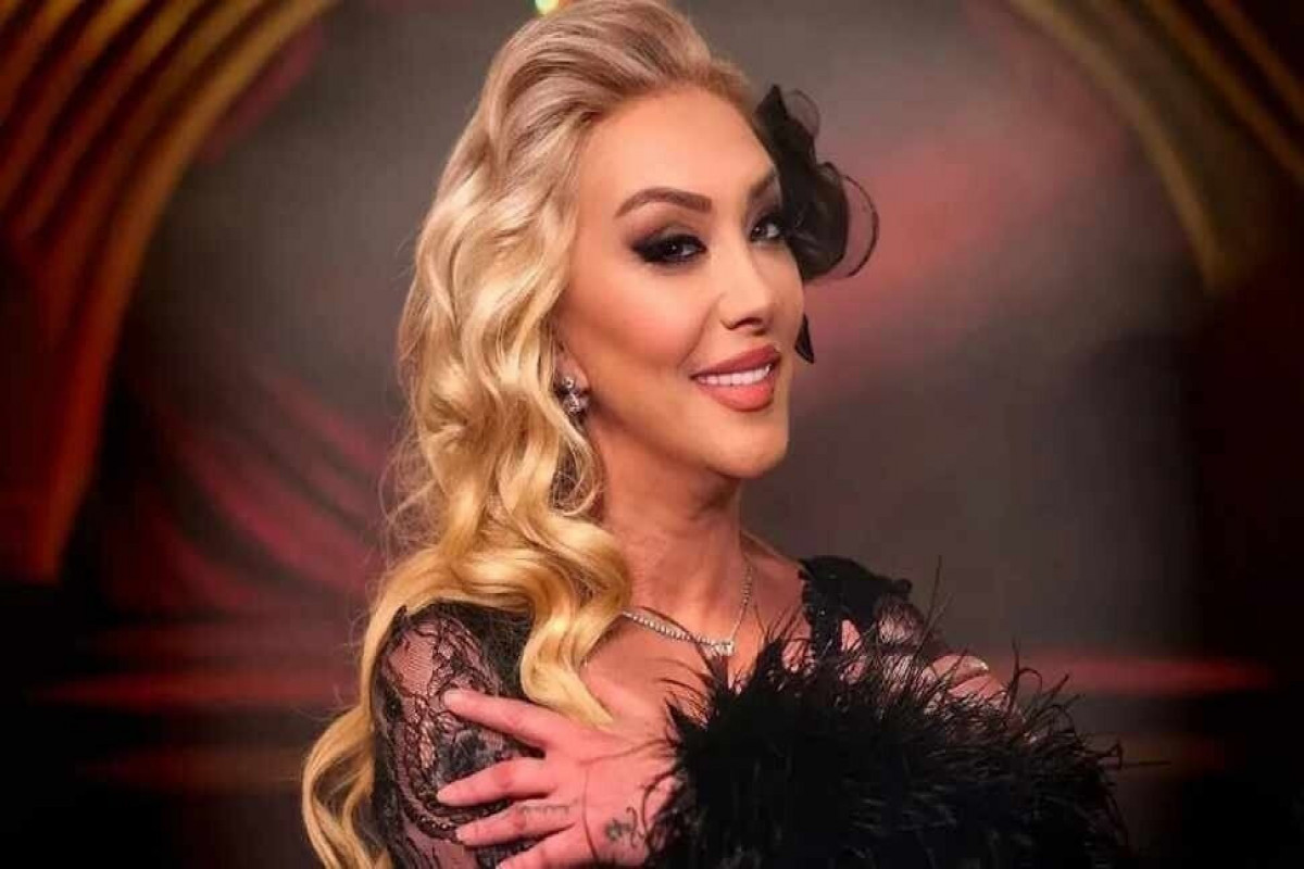 Турецкая певица погибла, выпав с балкона
